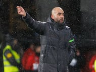 Claudio Giráldez, entrenador del Celta, durante el partido de su equipo contra Osasuna.