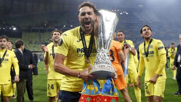 Vicente Iborra, celebrando la Europa League.