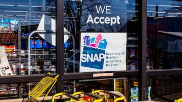 What happens to SNAP benefits if you move to another state?