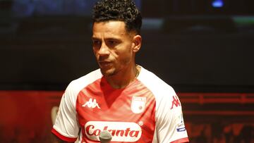 Independiente Santa Fe reveló la nueva camiseta de los planteles femenino y masculino para la temporada 2023. Alfonso Cañón lideró la presentación.