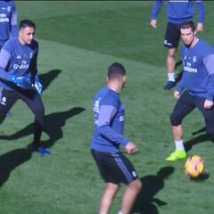Casemiro le hace un caño a Cristiano...¿Quién lo celebra?