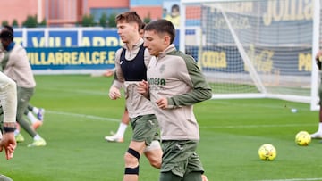 Thiago Fernández, con Foyth.
