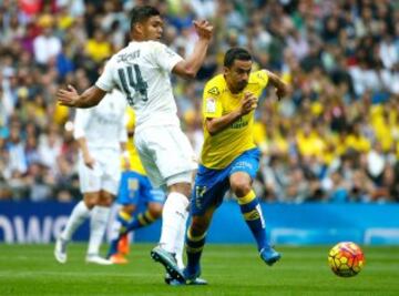 Casemiro y Santana durante el partido.