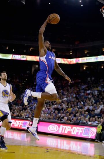 DeAndre Jordan, camino de machacar el aro.