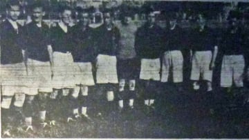 El primer arquero que anotó un gol en el fútbol chileno. Isidro Montserrat defendió a Unión Española en 1933, el primer campeonato en el profesionalismo.