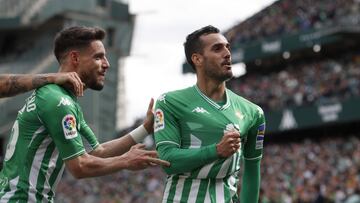Álex Moreno y Juanmi festejan un gol.