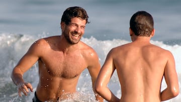 Rodolfo Sancho y su hijo Daniel en la Playa a 29 de Julio de 2023 en Marbella (España)
29/7/2010
CATEGORY_CODE_SHO
Fredy Torra / Europa Press
(Foto de ARCHIVO)
29/07/2010