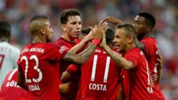 Arturo Vidal celebra el tanto de Juan Bernat. El chileno jugó el primer tiempo y tuvo dos ocasiones para anotar.