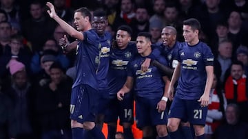 El Manchester United celebra el gol de Alexis S&aacute;nchez frente a Arsenal.