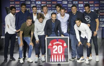 Raul García, Rodri, Gabi, Vizcaíno, Tiago, Godín, 'Mono' Burgos, Adán, Saúl, Griezmann Juanfran y Koke. 