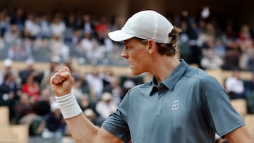 ROQUEBRUNE CAP MARTIN (France), 12/04/2026.- Jannik Sinner of Italy reacts against Carlos Alcaraz of Spain during the men's singles final at the ATP Monte-Carlo Masters tennis tournament in Roquebrune Cap Martin, France, 12 April 2026. (Tenis, Francia, Italia, España) EFE/EPA/SEBASTIEN NOGIER
