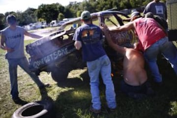 Con la disponibilidad cada vez menor de grandes vehículos fabricados en Estados Unidos de 1950, los vehículos más pequeños fabricados entre 1980 y 1990 son los más utilizado hoy en día. El evento de dos días en la Feria del Estado de Nueva Jersey contó con más de 100 coches con conductores de Nueva Jersey y alrededores.