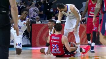 ¡Qué bárbaro! Garuba Jr. a sus 17 años comiéndose por coraje a toda una estrella de la Euroliga