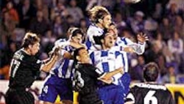 <b>TABLAS</B>. Alavés y Xerez se repartieron los puntos en un partido muy disputado.