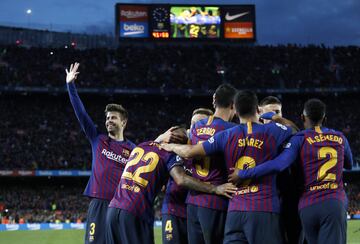 Los jugadores del Barcelona celebrando el gol 5-1