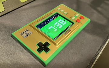 Funci&oacute;n de reloj con el primer Zelda de fondo.