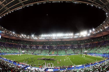 Con más de 75.000 espectadores, el Stade France es el estadio principal y más grande de Francia. En él se han albergado mundiales de rugby (1999, 2007 y la próxima edición de 2023), finales de Champions (2000, 2006 y 2022) e incluso la final de la Copa del Mundo de fútbol de 1998, que los galos vencieron 3-0 a Brasil consiguiendo su segunda estrella. En 2024, el atletismo, que se disputará del 1 al 11 de agosto, sustituirá al fútbol y el estadio situado en el barrio de Saint-Denis reunirá a los mejores atletas del mundo. Yulimar Rojas, Armand Duplantis o Marcell Jacobs, entre otros, harán las delicias del público del Stade de France. El rugby 7 también tendrá presencia en el emblemático estadio francés del 24 al 30 de julio.

