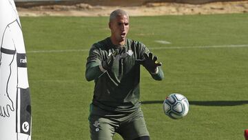 Tras cumplir sanción, Joel Robles regresará a los tres palos del Betis.