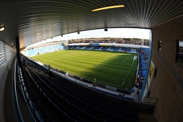 El estadio está ubicado en la ciudad de Gillingham, Kent, Inglaterra. Desde su construcción en 1893 ha sufrido numerosas remodelaciones, y aunque por dentro su apariencia es normal, los exteriores no corresponden con un bello estadio. 