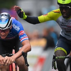 Van der Poel se impone a Girmay y Serrano en el GP de Valonia