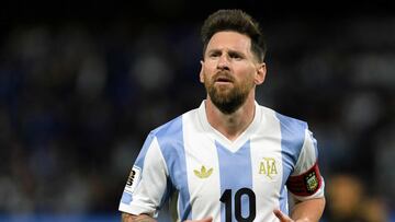 La playera de Portugal con Messi de un aficionado que rompe las redes