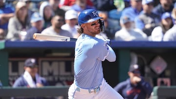 KANSAS CITY, MISSOURI - APRIL 11: Bobby Witt Jr. #7 of the Kansas City Royals hits a single in the sixth inning against the Houston Astros at Kauffman Stadium on April 11, 2024 in Kansas City, Missouri.   Ed Zurga/Getty Images/AFP (Photo by Ed Zurga / GETTY IMAGES NORTH AMERICA / Getty Images via AFP)