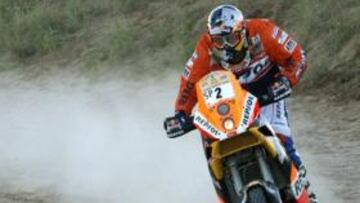 Marc Coma sigue líder y Carlos Sainz se coloca primero