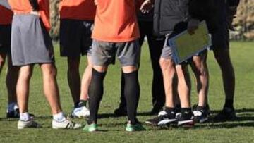 <b>CONJURADOS. </b>D'Alessandro reúne a sus jugadores para lanzarles un mensaje clarísimo: la de hoy es la primera de muchas finales.