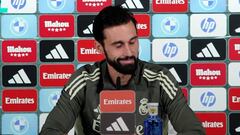 No ha podido aguantarlo: vean la reacción de Arbeloa cuando le preguntan si los jugadores mandan mucho
