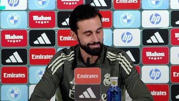 No ha podido aguantarlo: vean la reacción de Arbeloa cuando le preguntan si los jugadores mandan mucho