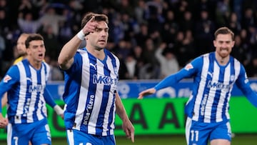 Vitoria, 23/02/2026.- El delantero del Alavés Lucas Boyé celebra un gol durante el encuentro correspondiente a la jornada 25 de LaLiga EA Sports que disputan Alavés y Girona en el estadio de Mendizorroza, este lunes en Vitoria. EFE/ Adrián Ruiz Hierro