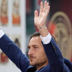 El Roma homenajeó a Totti: "Todo esto es un privilegio"
