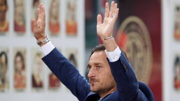 El Roma homenajeó a Totti: "Todo esto es un privilegio"