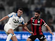 Marseille's French defender #28 Benjamin Pavard (L) controls during the French Ligue 1 football match between Olympique de Marseille (OM) and OGC Nice at the Velodrome stadium in Marseille, south-eastern France on April 26, 2026. (Photo by Thibaud MORITZ / AFP)