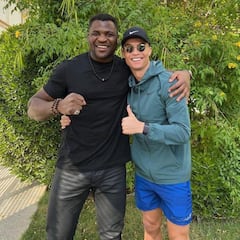 Cristiano Ronaldo le regala un reloj de más de 100.000 dólares a Francis Ngannou