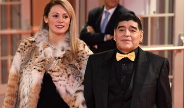 Aunque terminaron hace unos cuantos meses, Maradona y Rocío han sido captados discutiendo fuertemente en varias ocasiones, de hecho, se dice que durante un viaje Rocío tuvo que llamar a la recepción del hotel para que la ayudaran con su pareja, quien la estaba golpeando.