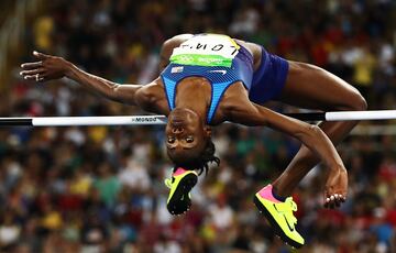 Chaunte Lowe es una atleta estadounidense especialista en salto de altura. Lowe, ganadora de dos medallas olímpicas,  fue diagnosticada con cáncer de mama en el 2019. Pese a ello, la atleta no se rindió, superó la enfermedad y, a sus 37 años, participó en los Juegos de Tokio tan solo dos años después.