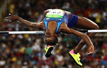 Chaunte Lowe es una atleta estadounidense especialista en salto de altura. Lowe, ganadora de dos medallas olímpicas,  fue diagnosticada con cáncer de mama en el 2019. Pese a ello, la atleta no se rindió, superó la enfermedad y, a sus 37 años, participó en los Juegos de Tokio tan solo dos años después.