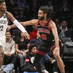 DeAndre, el amigo de Durant y Kyrie, ya es titular en los Nets