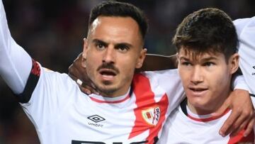 Los jugadores del Rayo Vallecano celebrando el gol de Álvaro García 