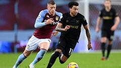 BIRMINGHAM, ENGLAND - FEBRUARY 03: Jesse Lingard of West Ham United runs with the ball whilst under pressure from Ross Barkley of Aston Villa during the Premier League match between Aston Villa and West Ham United at Villa Park on February 03, 2021 in Bir
