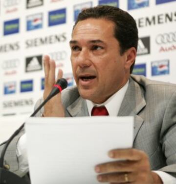 Vanderlei Luxemburgo fue el entrenador del Madrid en la temporada 2004/2005 y 2005/2006. No pudo terminar su segunda temporada en el Real Madrid al ser despedido despu¨¦s de catorce jornadas.