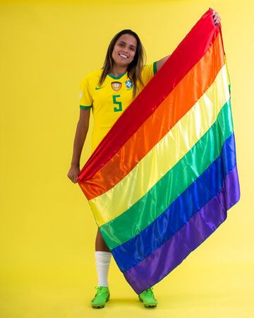 La Selección Brasileña Femenina, que actualmente disputa la Copa América, reitera su apoyo a la causa LGBTQIAP+, buscando reforzar la lucha contra los prejuicios y la violencia por orientación sexual o identidad de género.