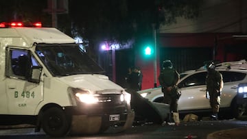 Futbol, Colo Colo vs Fortaleza.
Fase de grupos, Copa Libertadores 2025.
Inciditentes entre hinchas de Colo Colo y Carabineros luego del partido de copa libertadores por el grupo E contra Fortaleza disputado en el estadio Monumental en Santiago, Chile.
10/04/2024
Jonnathan Oyarzun/Photosport
Football, Colo Colo vs Fortaleza.
Group stage, Copa Libertadores 2025.
Incidents between Colo Colo’s fans and Police after the copa libertadores match for group E against Fortaleza at the Monumental stadium in Santiago, Chile.
10/04/2024
Jonnathan Oyarzun/Photosport