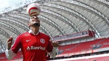 BRA03 PORTO ALEGRE (BRASIL), 23/08/2018.- Fotograf&iacute;a de archivo del 15 de agosto e 2018 que muestra al delantero peruano Paolo Guerrero, de 34 a&ntilde;os, durante su presentaci&oacute;n con el Internacional que su nuevo equipo, en la ciudad de Por