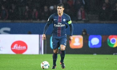 Silva ha utilizado el 2 para el equipo parisino en siete temporadas. Con el paso del tiempo, se convirtió en capitán y leyenda del club, esto gracias a sus 20 trofeos con la institución. Es reconocido como uno de los mejores defensores centrales de la última década.
