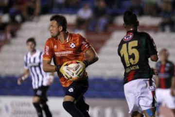 Palestino se encontró con un rival que le planteo un juego parecido al que practican ellos.