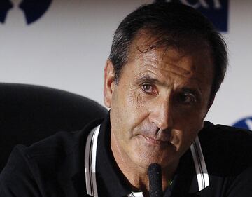 En julio de 2007 y despu¨¦s de muchos rumores, anuncia su retirada. En 2008 le diagnostican un tumor y despu¨¦s de muchos meses de lucha, varias intervenciones y entradas y salidas del hospital fallece el 7 de mayo de 2011 a los 54 a?os