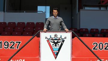 Lolo Escobar, el d&iacute;a de su presentaci&oacute;n oficial como entrenador del Mirand&eacute;s.