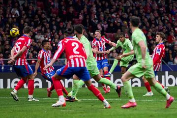 Lamine Yamal del FC Barcelona anot車 el tercer gol de su equipo durante el partido de la jornada 28 entre el Atl谷tico de Madrid y el FC Barcelona en el Riyadh Air Metropolitano, el 16 de marzo de 2025 en Madrid. El joven delantero espa?ol rompi車 el empate a dos en el minuto 91. Al final, el partido acab車 2-4 para los catalanes tras el cuarto gol anotato por Ferran Torres en el minuto 97.